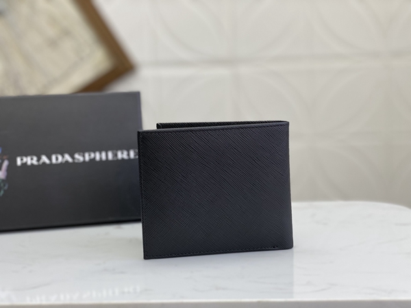 プラダ財布コピー背面デザイン